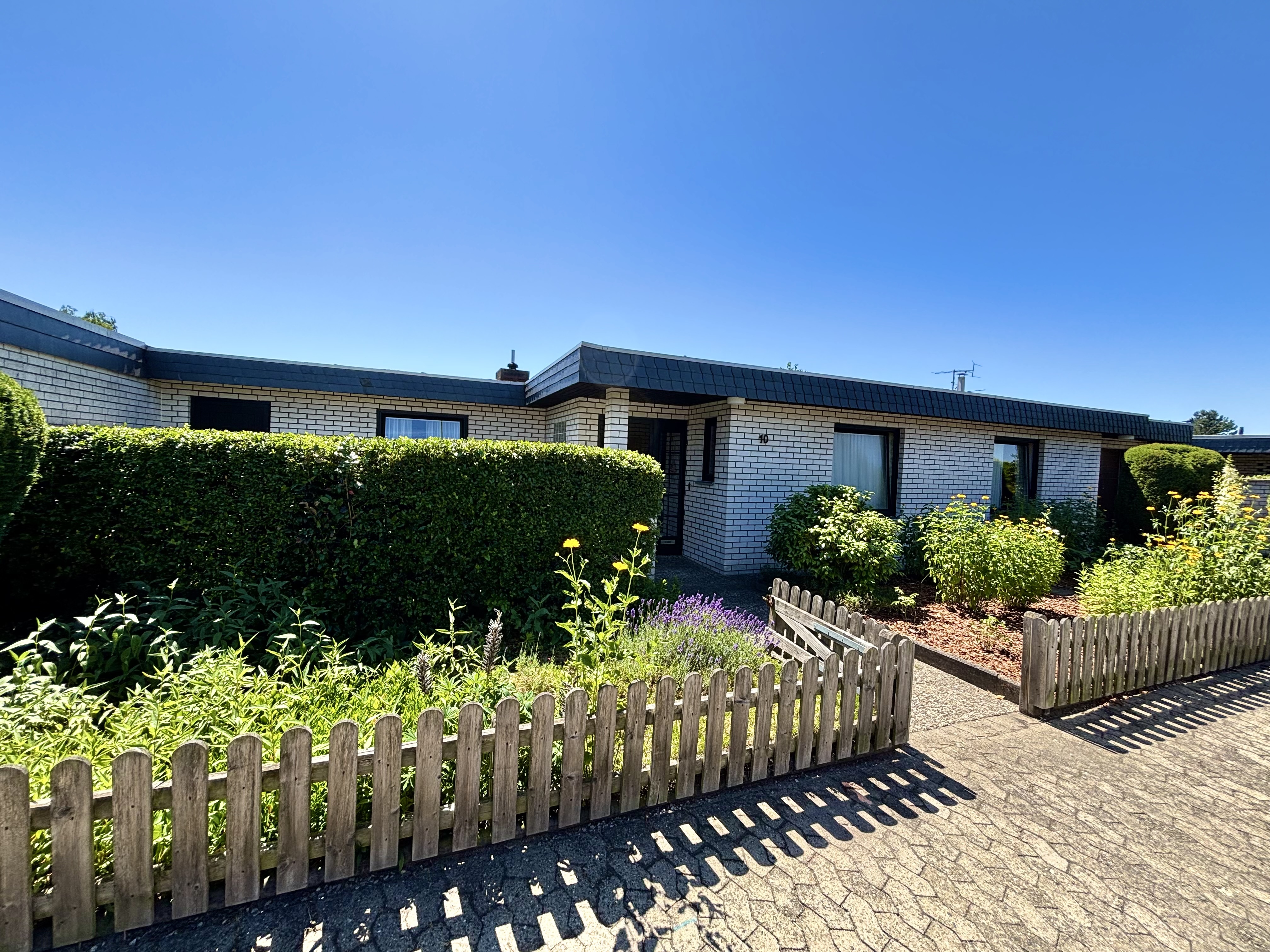 Charmanter Bungalow mit Keller, Garage & Garten – Zuhause mit Potenzial
