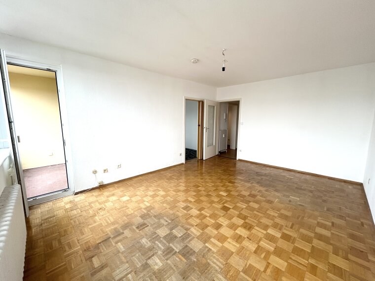Wohn-und Essbereich mit Loggia
