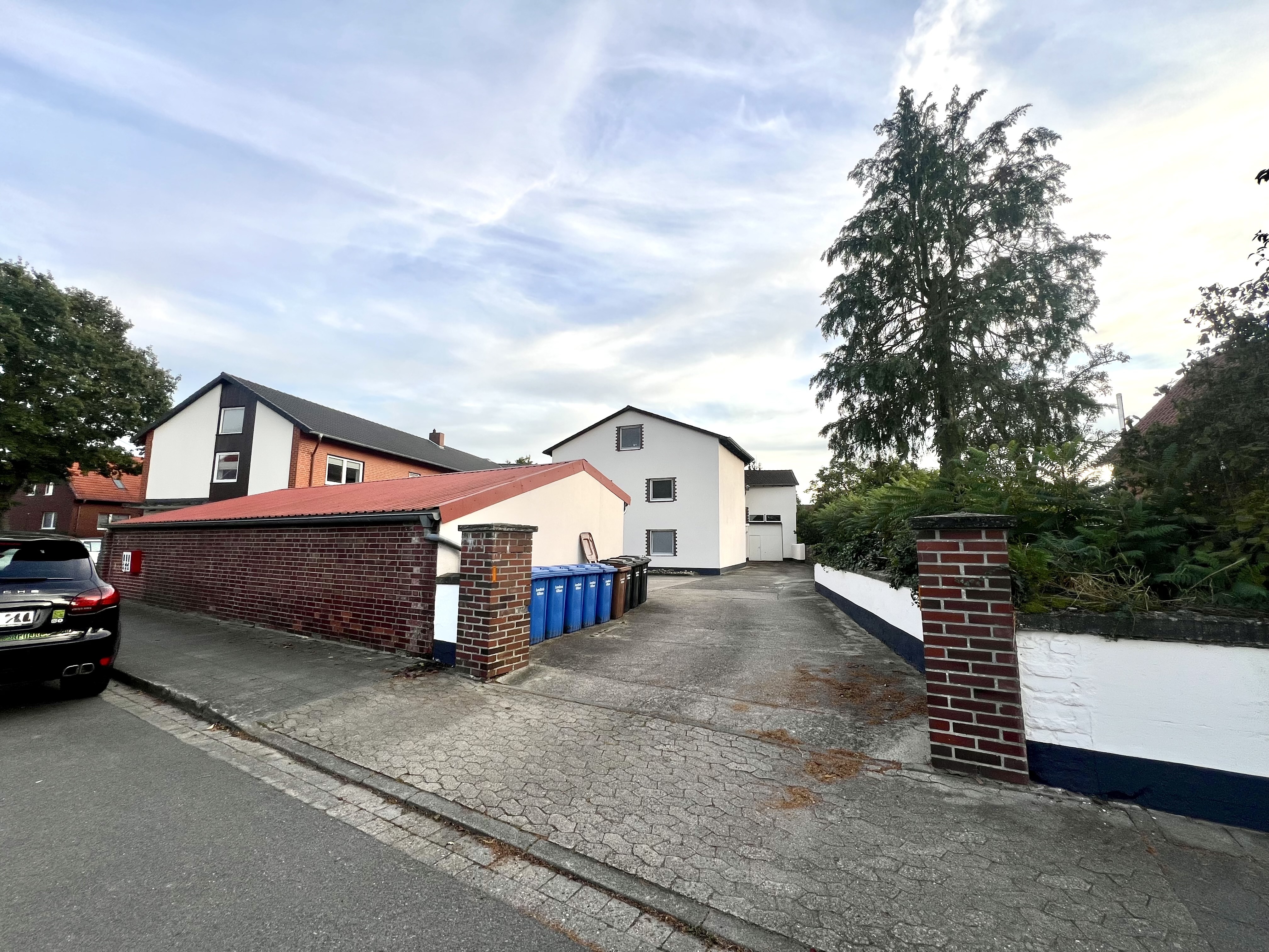 542c6ef8bcf042bd62959ab1f7e8022e Attraktives Mehrfamilienhaus mit 14 Wohneinheiten in Rethen – vollvermietet und modernisiert