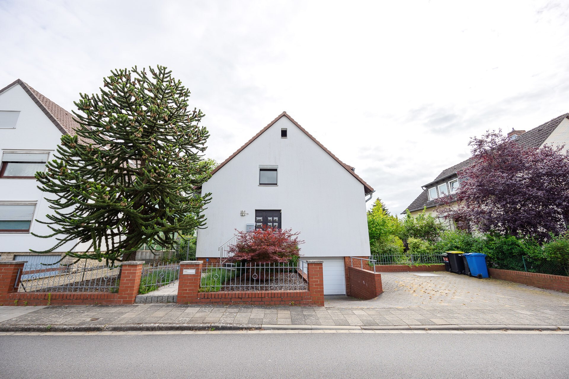 (Erbpachtgrundstück) - Schickes Ein-/ Zweifamilienhaus in Volkmarode mit viel Potenzial! 
