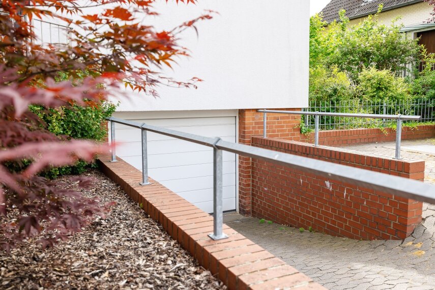 Garage zzgl. Stellplätze