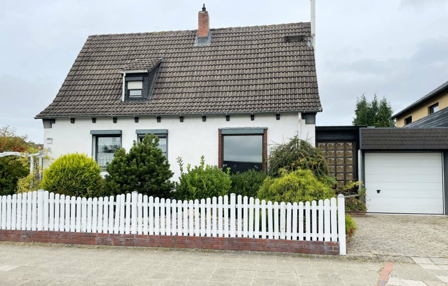 Frontansicht mit Garage