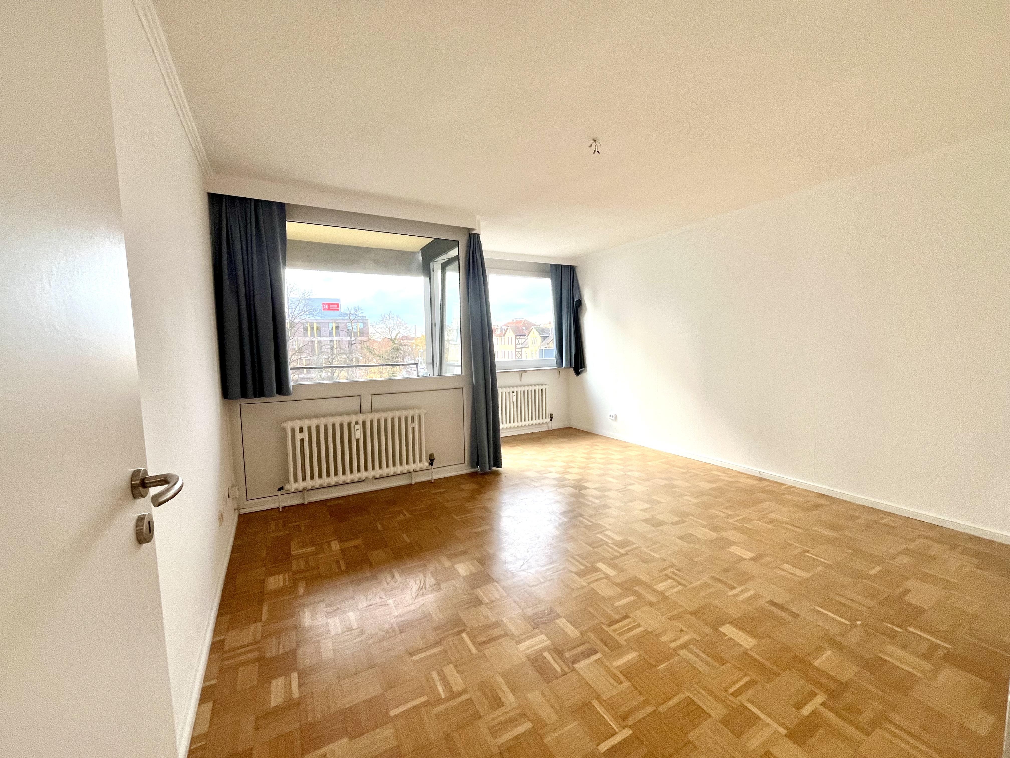 400 m bis zur Uni! Top Apartment + TG Stellplatz bereit zur sofortigen Vermietung! 