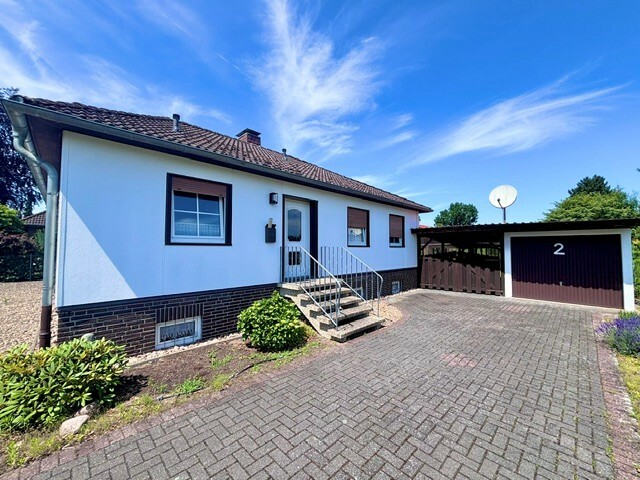 4ebd34634a8292781bca8f45a4f6c64e Bungalow mit großem Grundstück, Pool und viel Potenzial in Hillerse