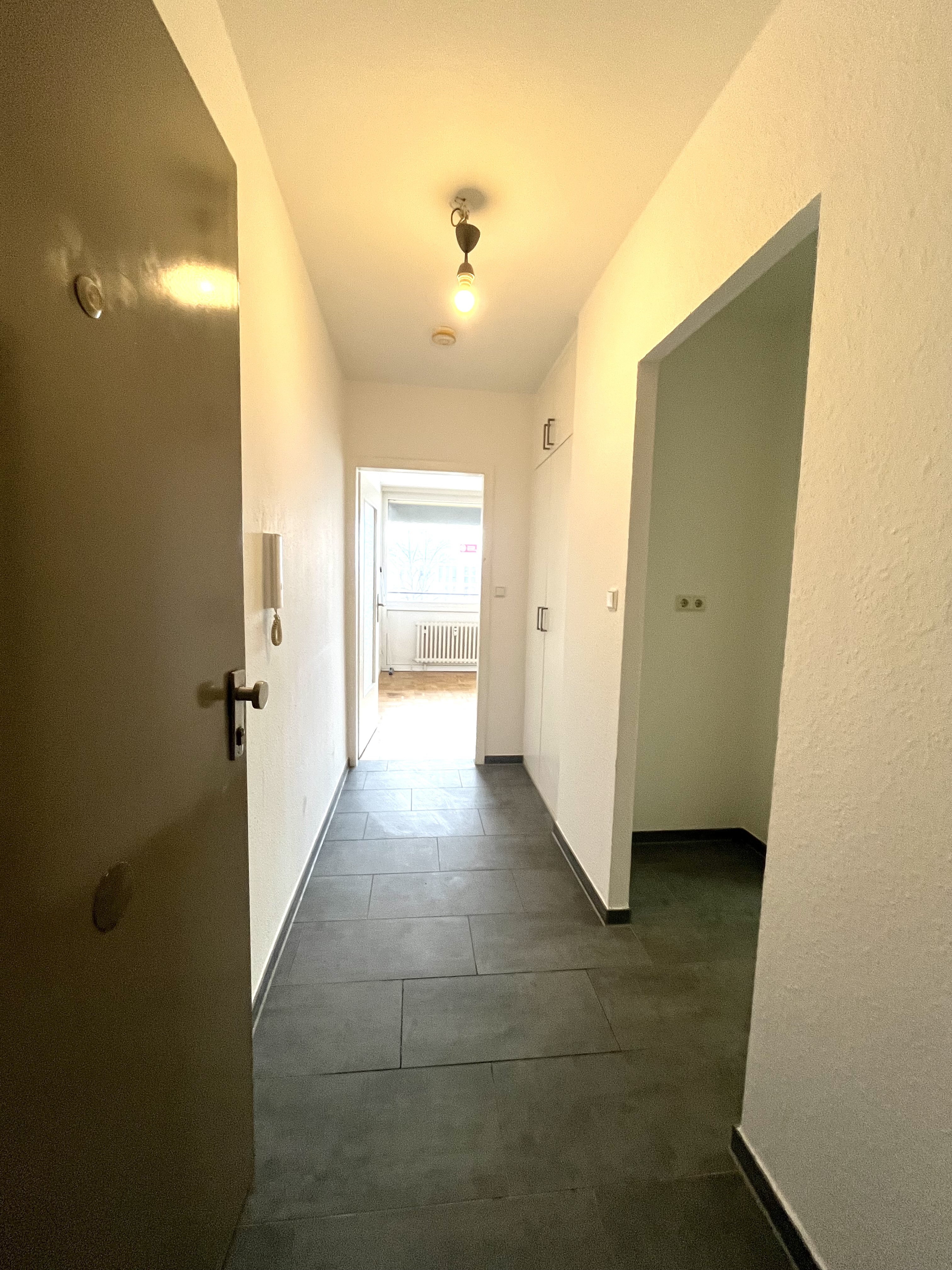 Für Studenten - frisch saniert zum sofort einziehen! 