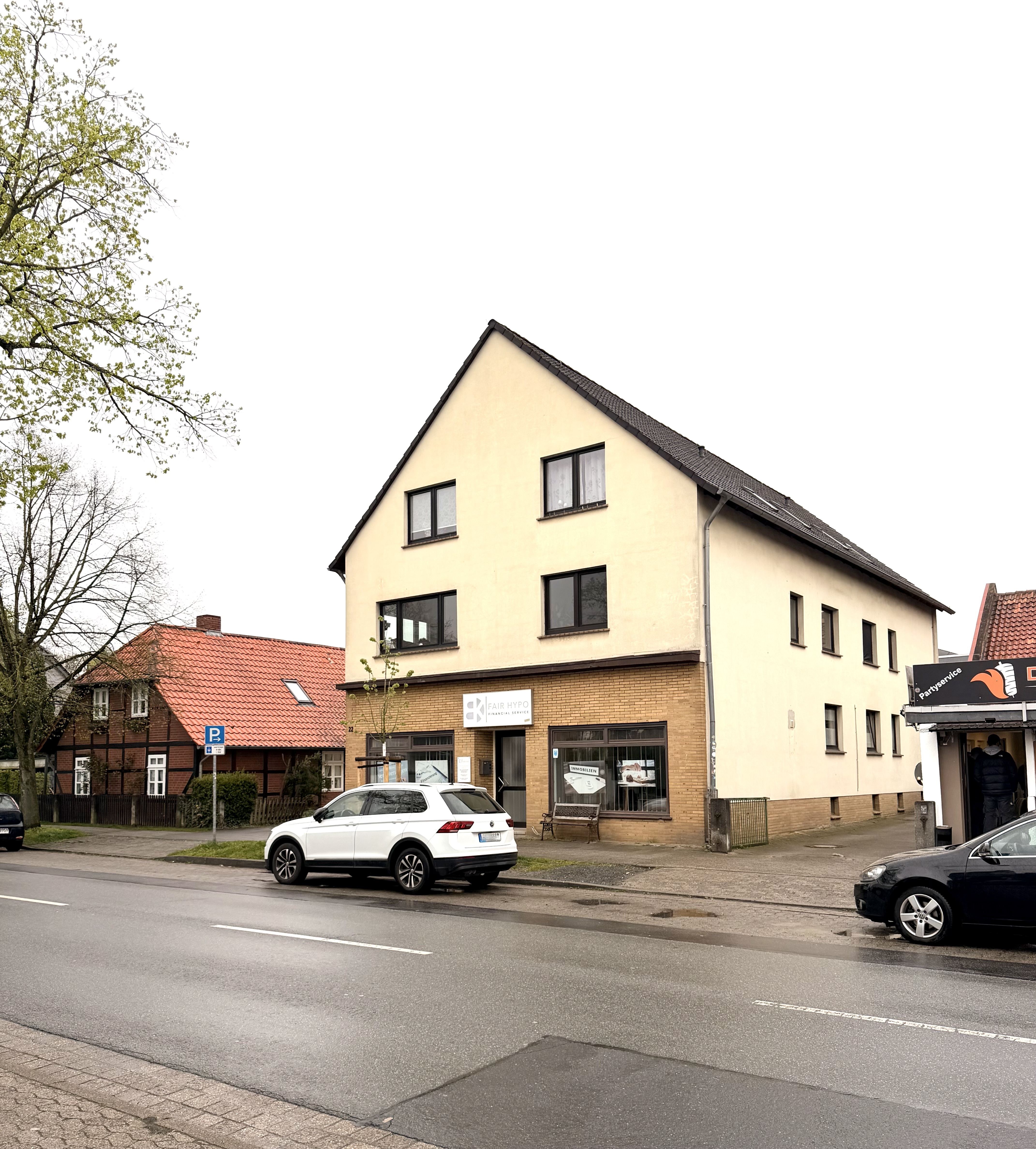 Solides Mehrfamilienhaus mit Entwicklungspotenzial in Wenden 