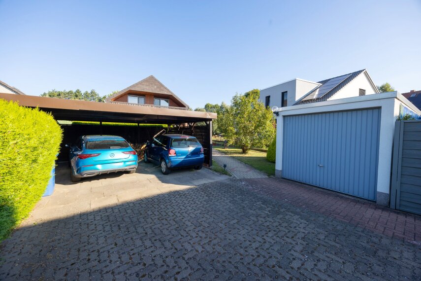 Carport / Garage